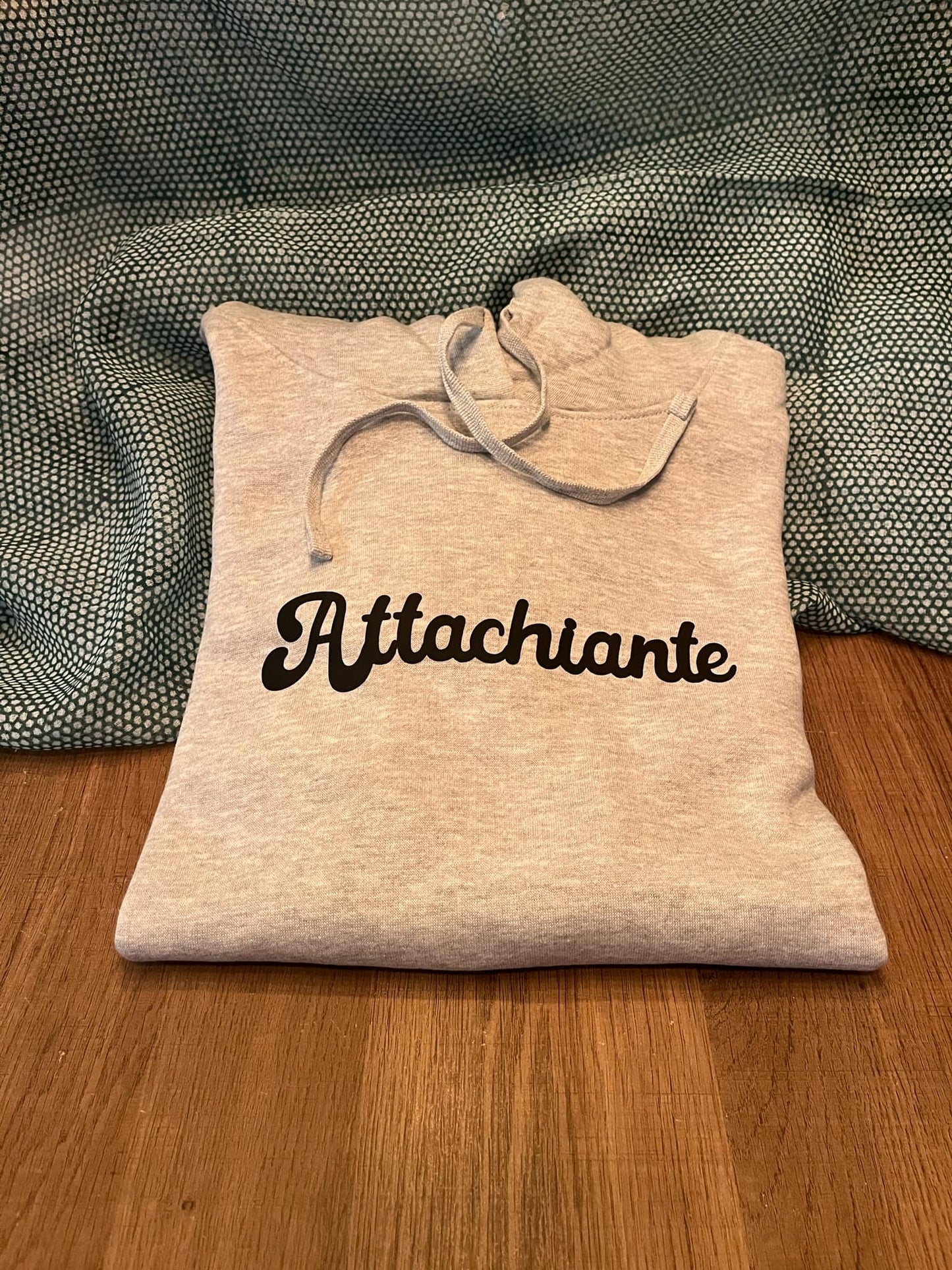 Attachiante hoodies/crewneck