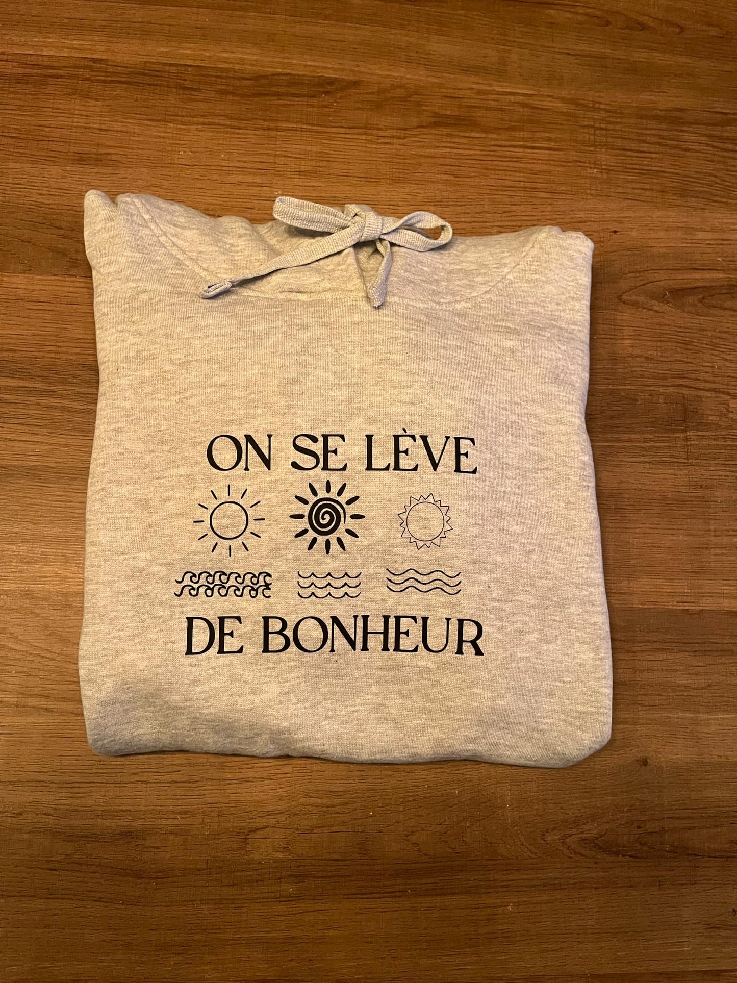 on se lève de bonheur hoodies/crewneck